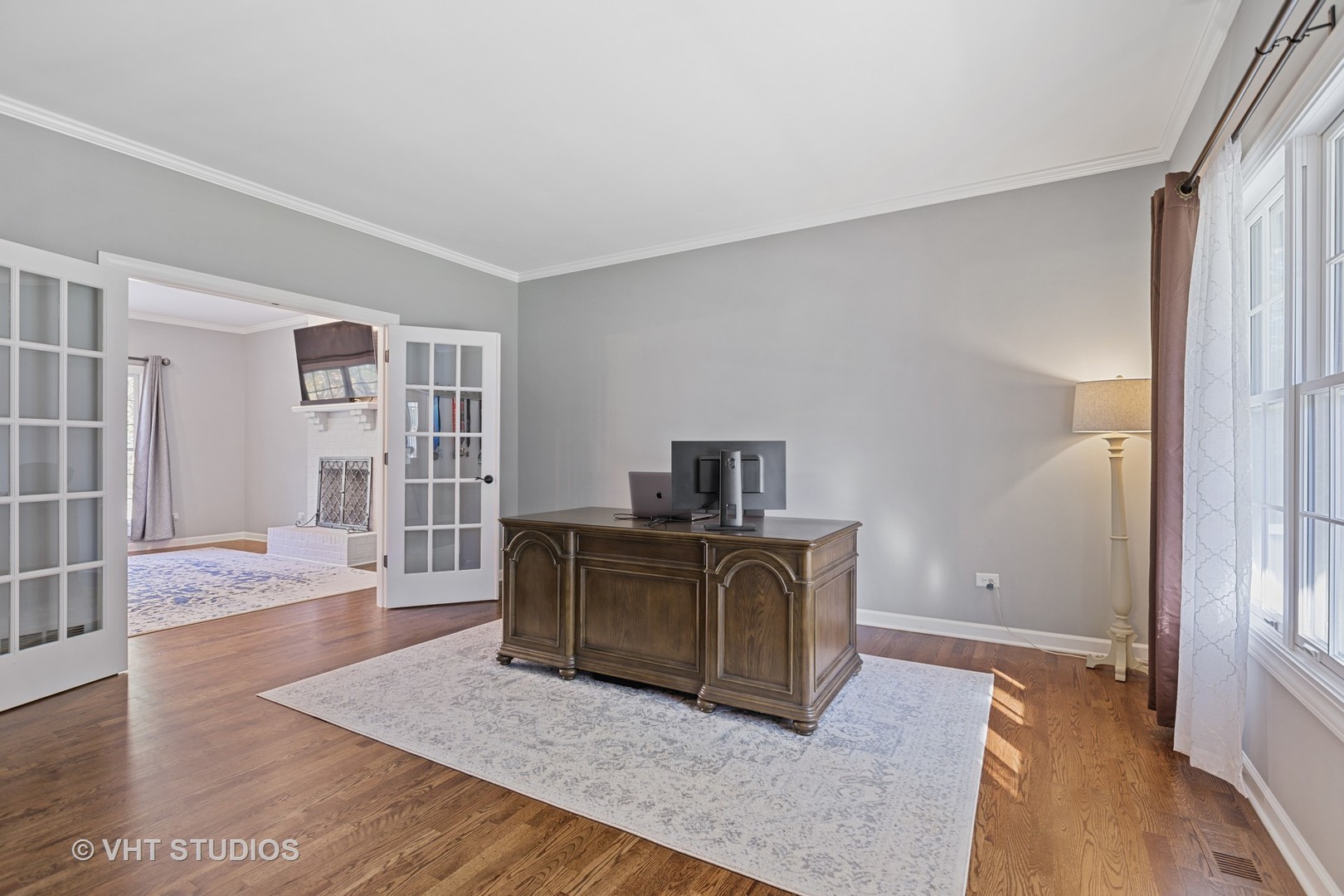 470 Long Hill Road Gurnee, IL 60031 - Photo 9 of 32 a living room with furniture and a flat screen tv
