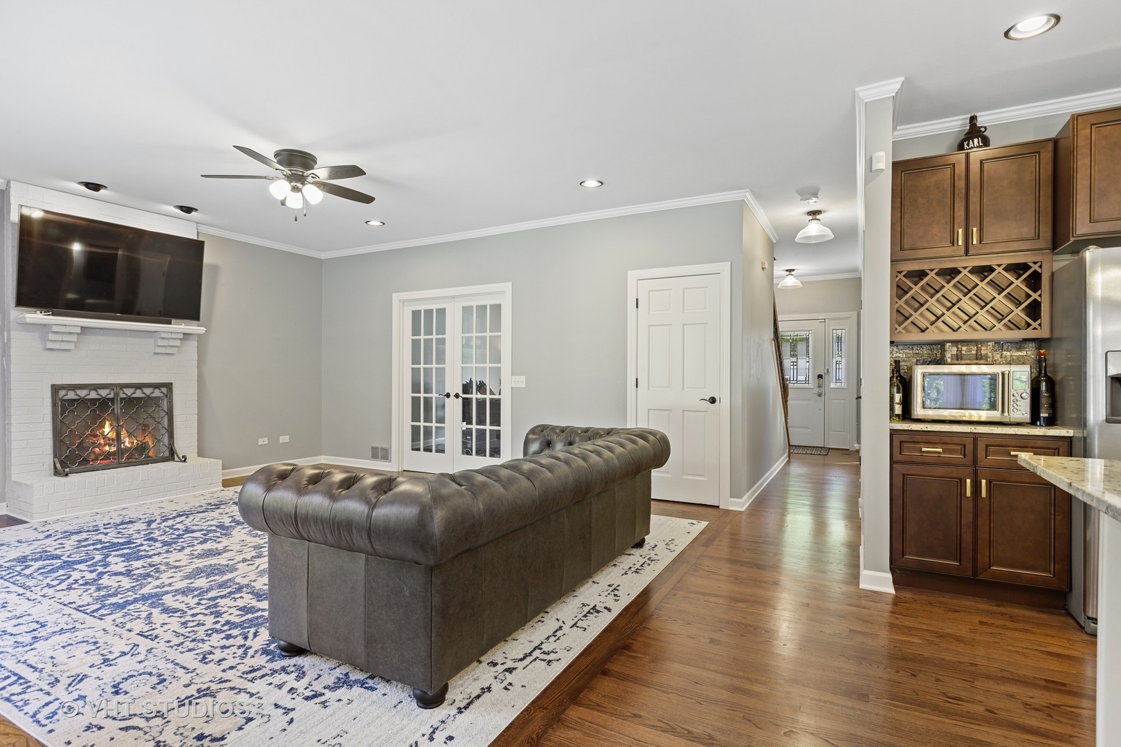 470 Long Hill Road Gurnee, IL 60031 - Photo 10 of 32 a living room with furniture and a fireplace