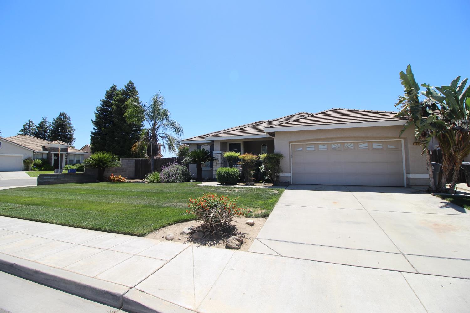 1014 Mango Avenue Madera, CA 93637 - Photo 2 of 19