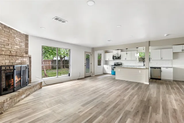 $294,999 | 2403 Heather Street, Highlands, TX 77562