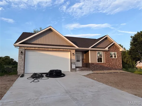 $350,000 | 2832 Beth Ann Court, Pontoon Beach, IL 62040
