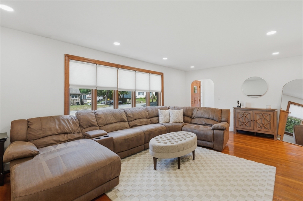 479 Massasoit Road Worcester, MA 01604 - Photo 6 of 27