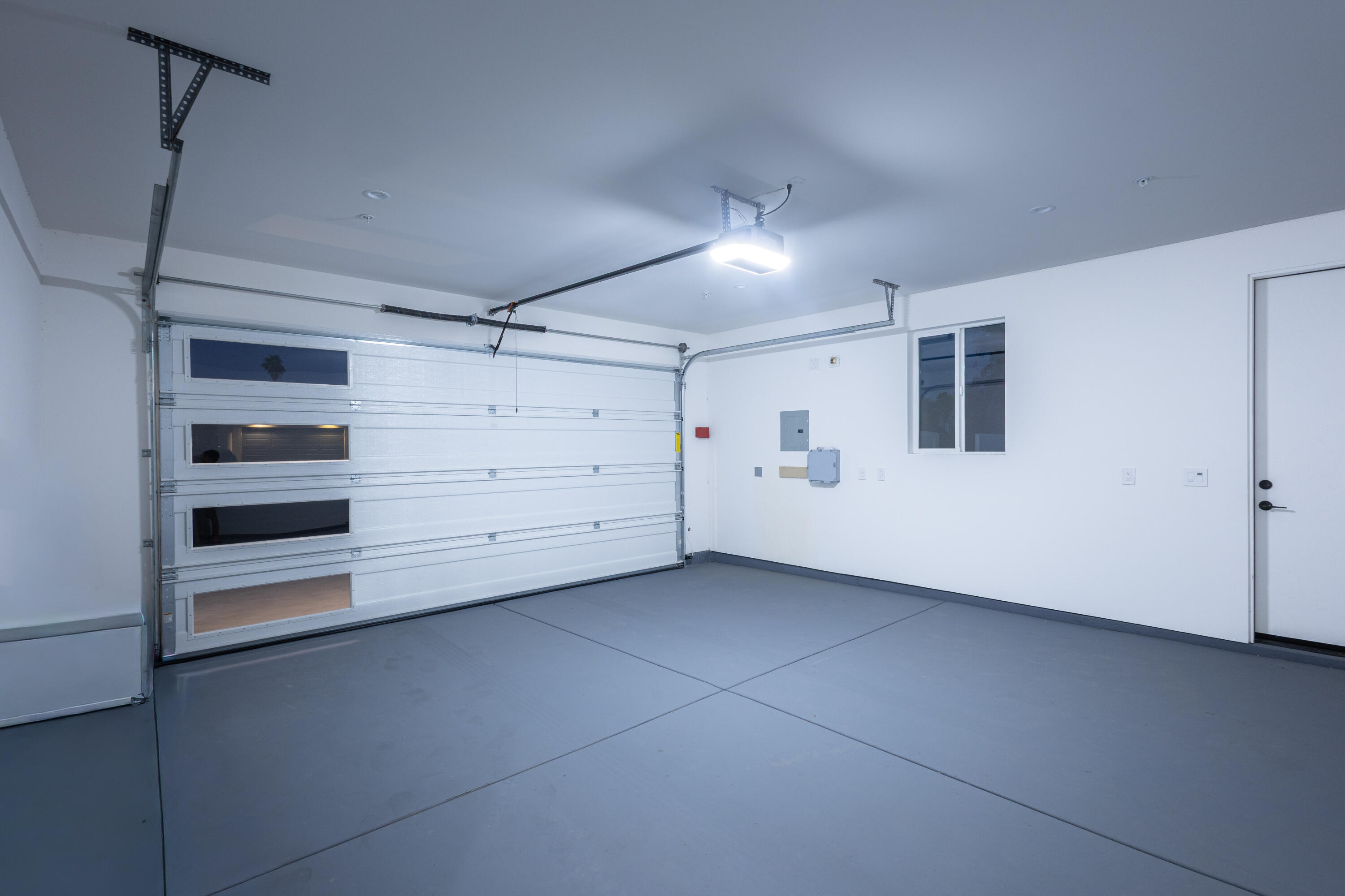 67385 Ovante Road Cathedral City, CA 92234 - Photo 20 of 32 a view of a garage room