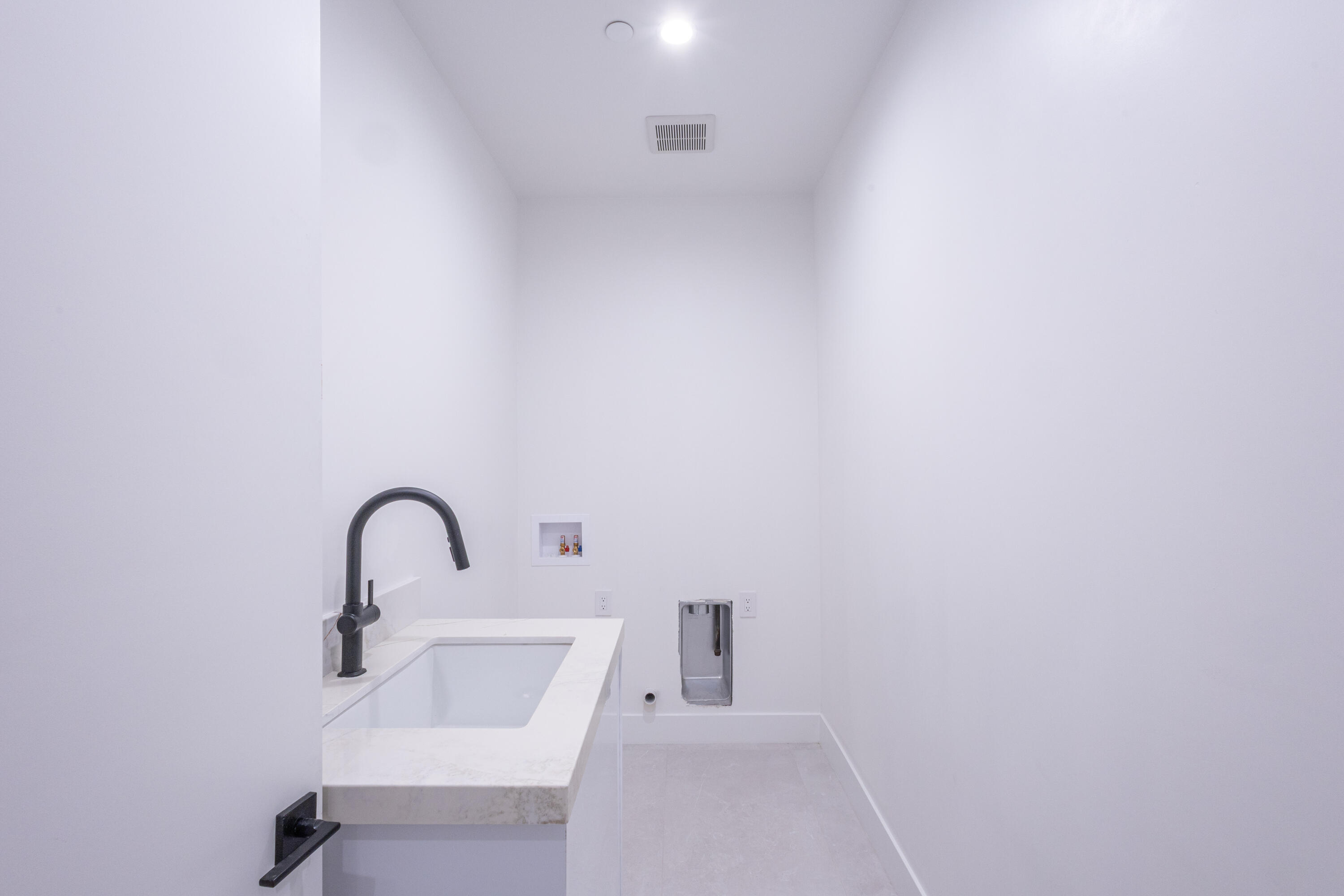 67385 Ovante Road Cathedral City, CA 92234 - Photo 21 of 32 a close up of a sink and a mirror