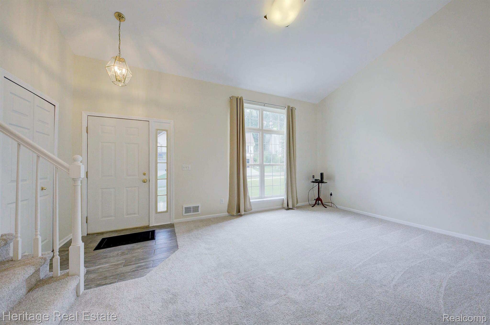 117 Eagle Ridge Road Lake Orion, MI 48360 - Photo 11 of 61 Formal living room