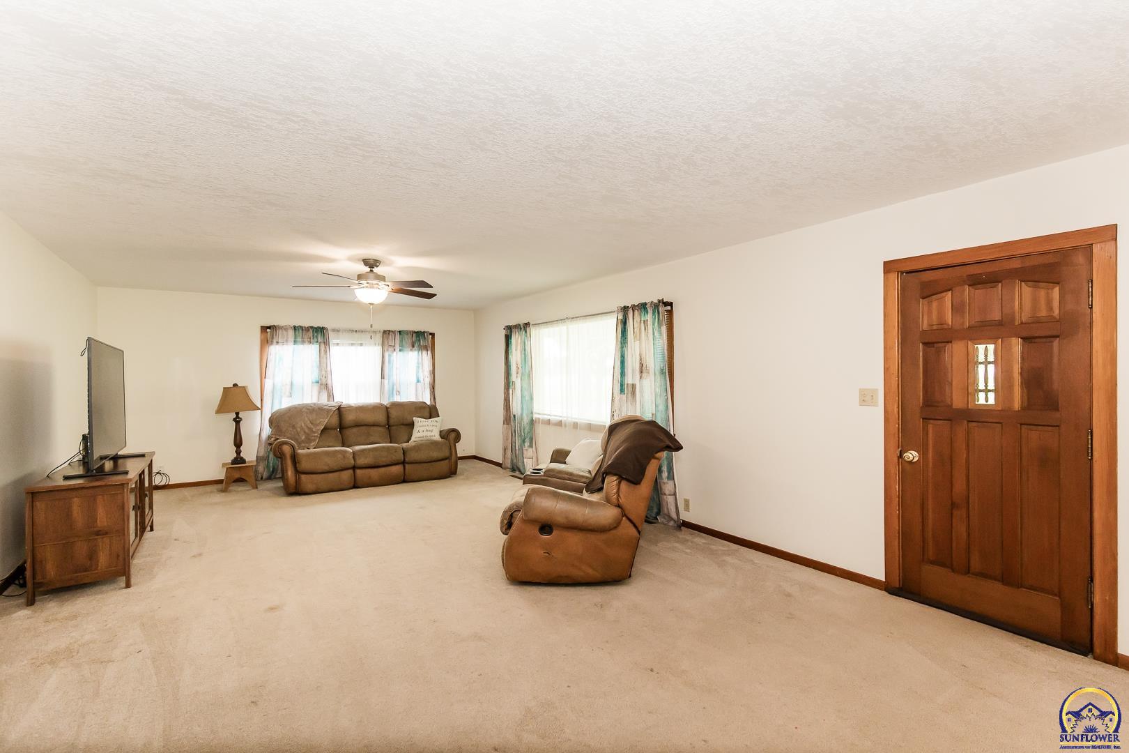 2626 Rd F Americus, KS 66835 - Photo 10 of 70