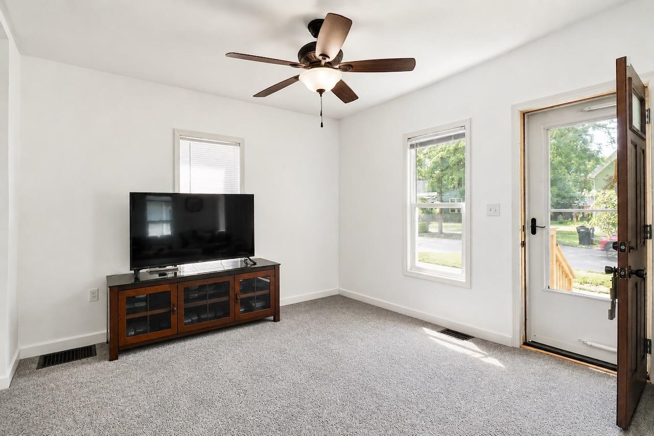 1125 South Hackett Beloit, WI 53511 - Photo 4 of 20 Gallery Image 4