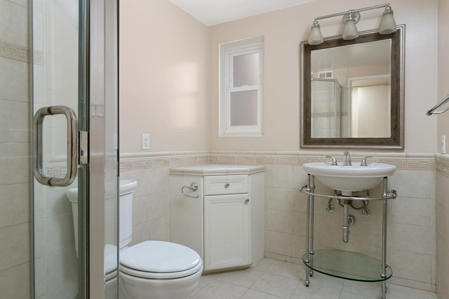 1375 Santa Monica Road Carpinteria, CA 93013 - Photo 12 of 24 Bathroom 1