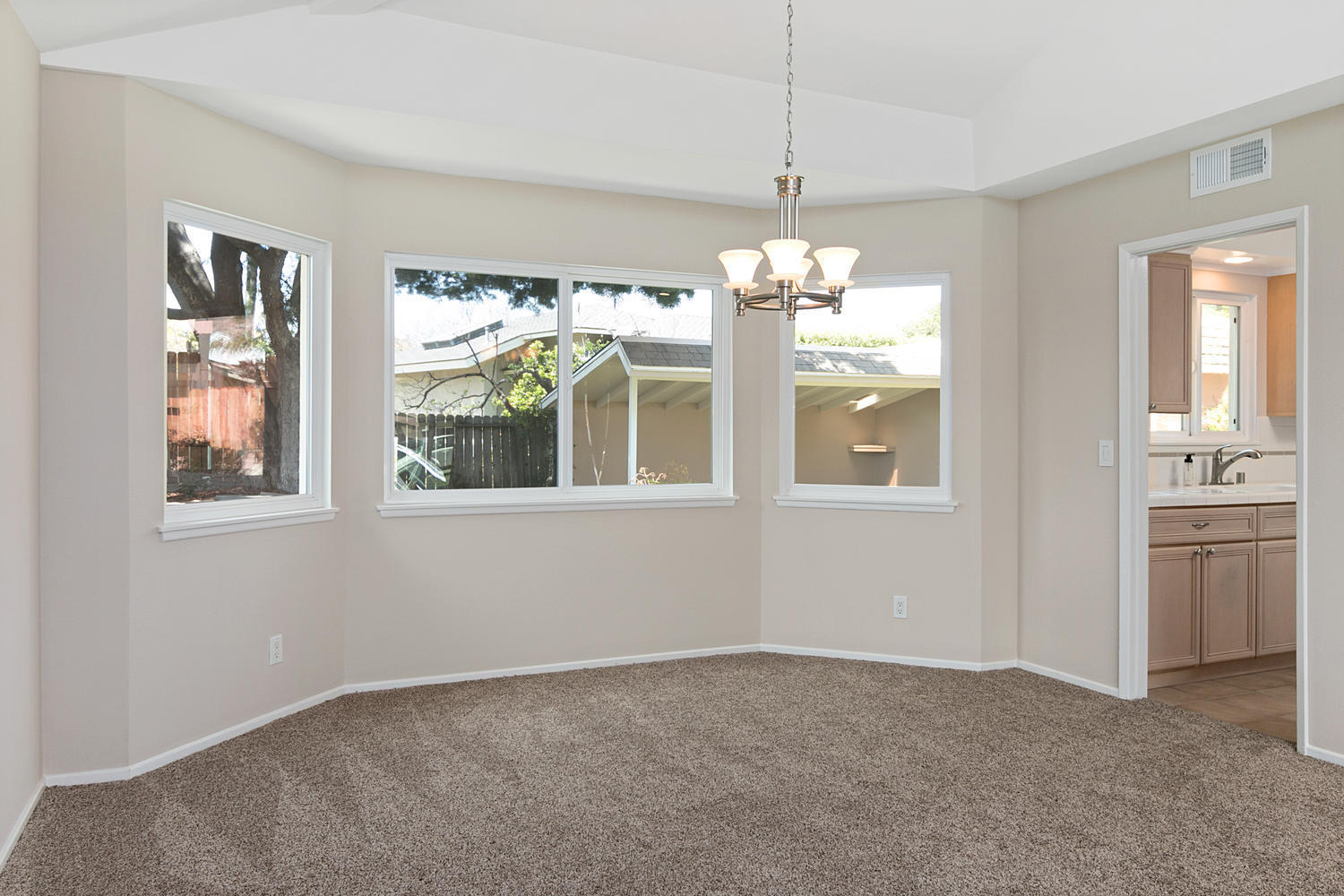 1375 Santa Monica Road Carpinteria, CA 93013 - Photo 7 of 24 Dining area