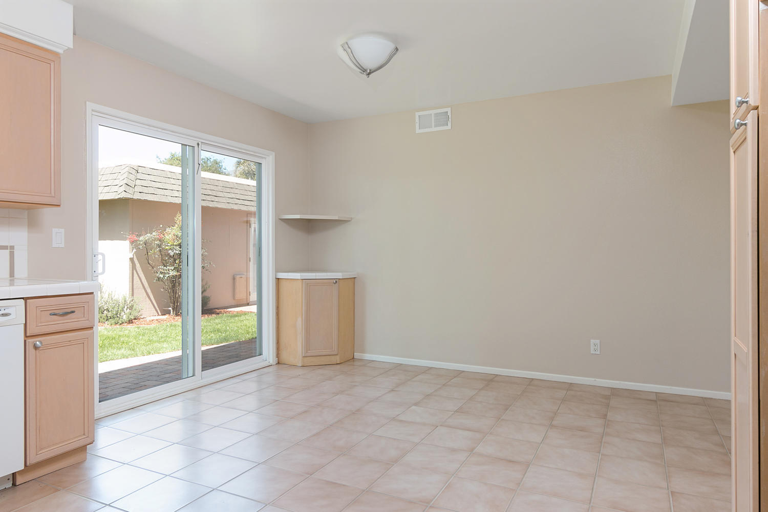 1375 Santa Monica Road Carpinteria, CA 93013 - Photo 10 of 24 Breakfast area