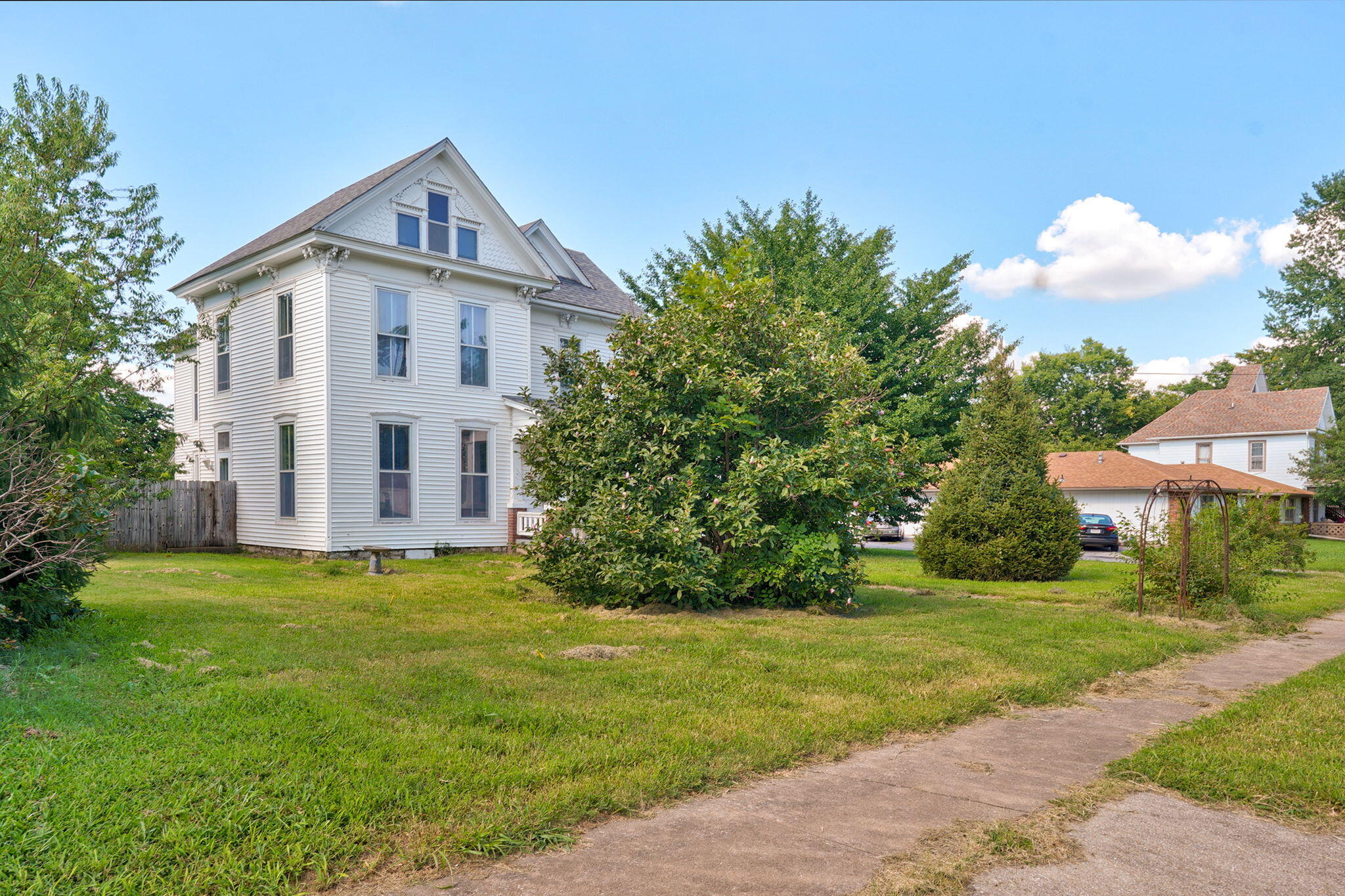 925 West Walnut Street Springfield, MO 65806 - Photo 7 of 41 925 W Walnut St-2