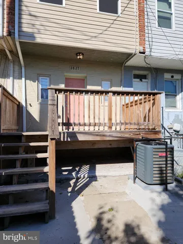 a view of entryway with a lot of stuff