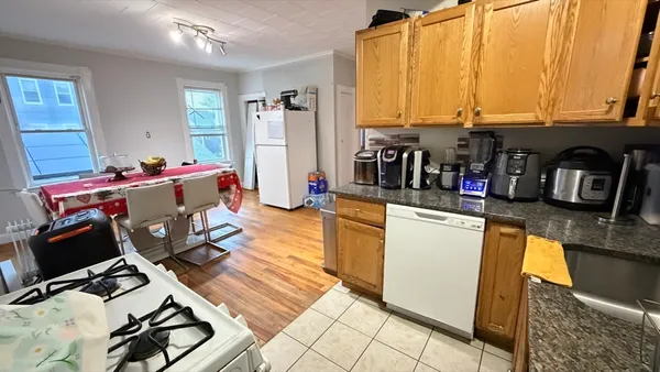 $759,900 | 70 Vale Street, Worcester, MA 01604