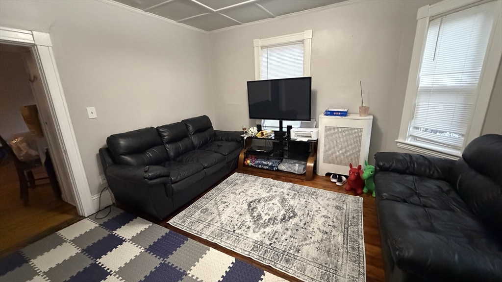 70 Vale Street Worcester, MA 01604 - Photo 4 of 28