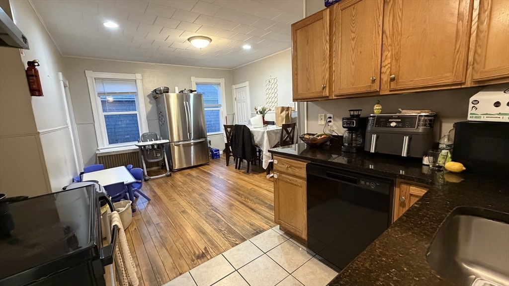 70 Vale Street Worcester, MA 01604 - Photo 8 of 28