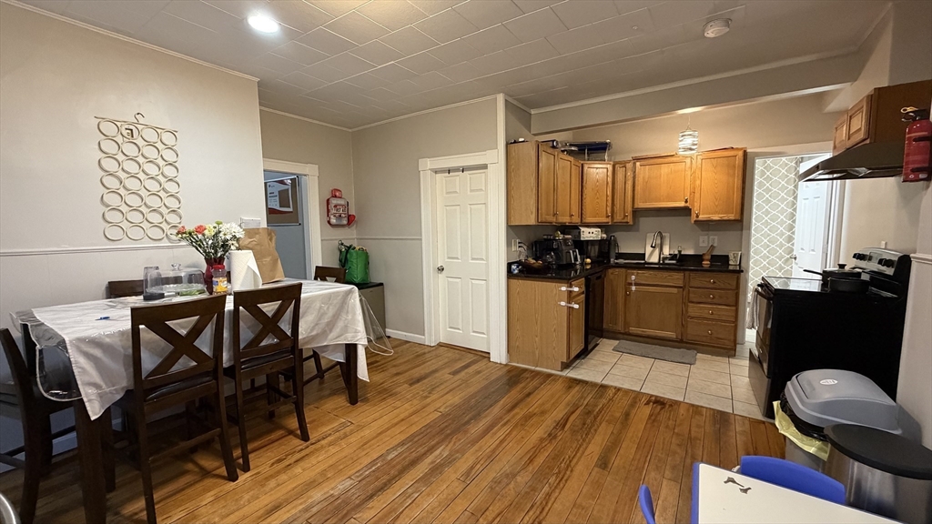 70 Vale Street Worcester, MA 01604 - Photo 9 of 28