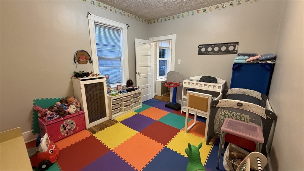 70 Vale Street Worcester, MA 01604 - Photo 10 of 28