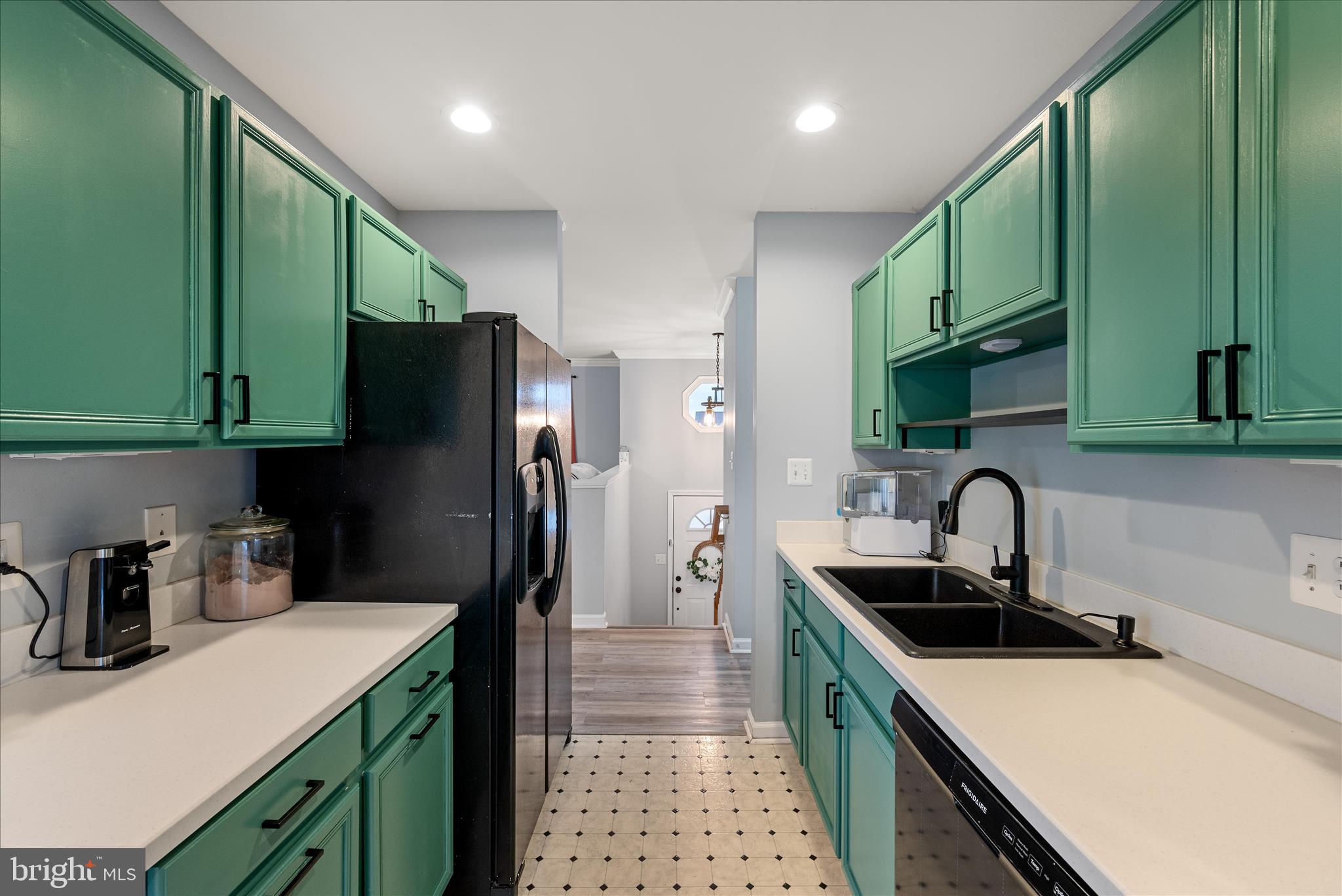 185 Ford Circle Inwood, WV 25428 - Photo 6 of 36 Kitchen