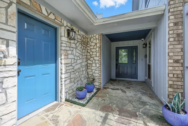 a view of an entrance to house