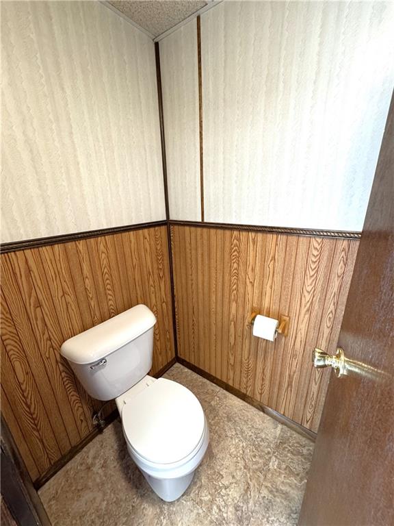 138 Church Street Hopwood, PA 15445 - Photo 15 of 29 a bathroom with a toilet a sink and a shower