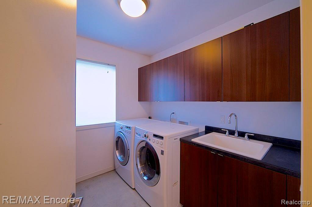 1535 Ranch Road Holly, MI 48442 - Photo 22 of 30 Main level laundry room