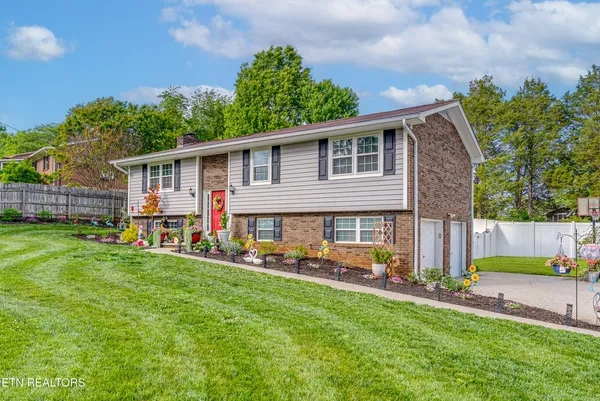 $410,000 | 7808 Hallsdale Road, Knoxville, TN 37938