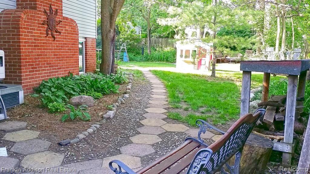 487 Welch Road Northville, MI 48167 - Photo 4 of 40 20150528_171446.jpg