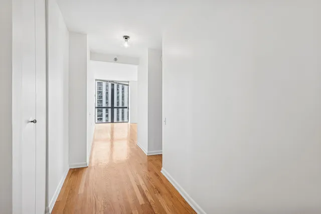 $439,500 | 1122 North Clark Street, Unit 1403, Chicago, IL 60610