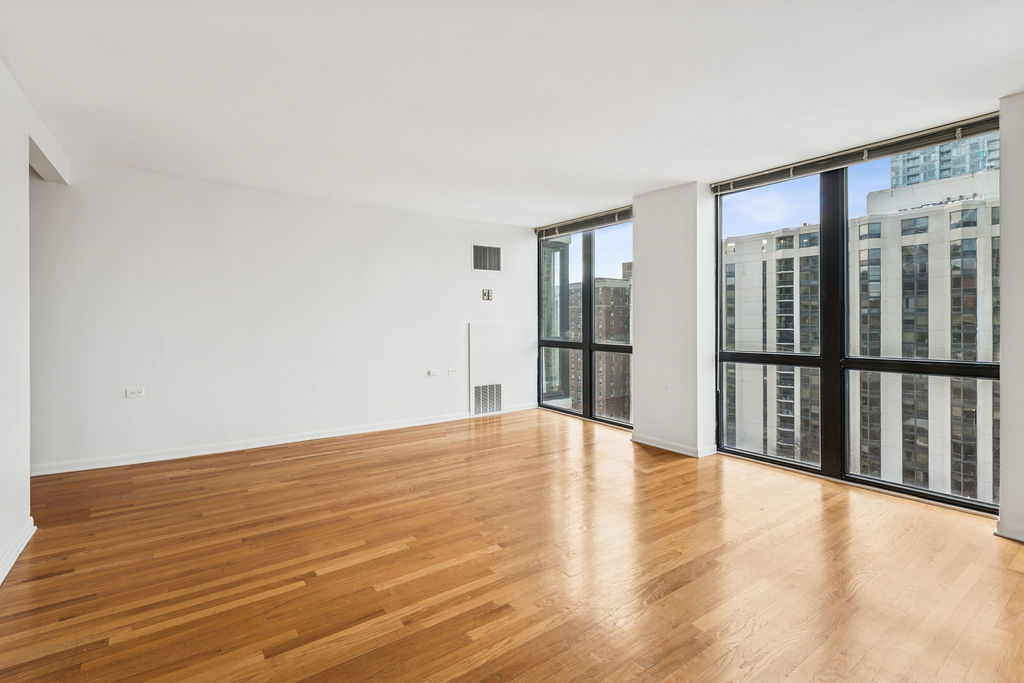 1122 North Clark Street, Unit 1403 Chicago, IL 60610 - Photo 3 of 23