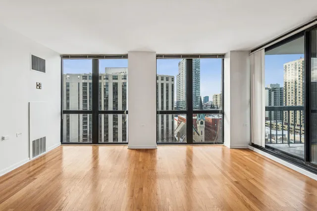 $439,500 | 1122 North Clark Street, Unit 1403, Chicago, IL 60610