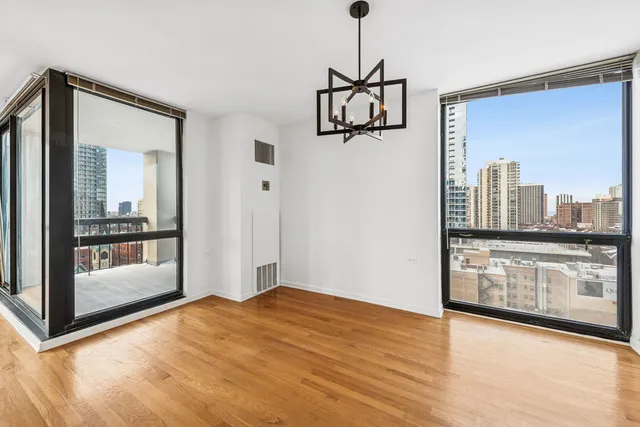 $439,500 | 1122 North Clark Street, Unit 1403, Chicago, IL 60610