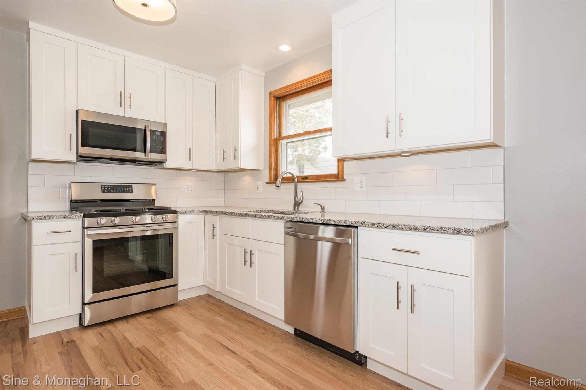 2032 Oxford Road Grosse Pointe, MI 48236 - Photo 10 of 19 Kitchen Workspace - Granite and Ceramic Finishes