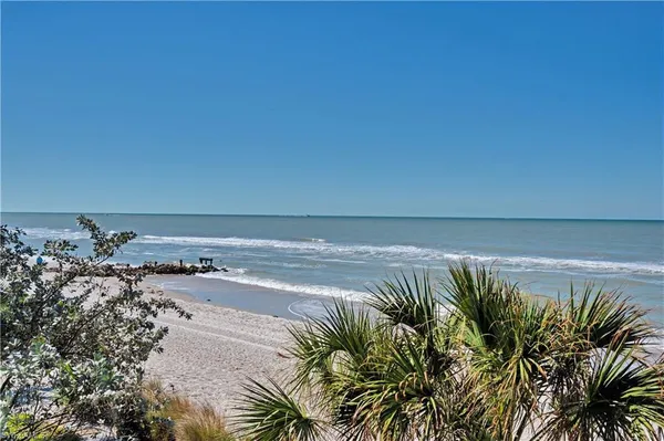 $18,000 | 1065 Gulf Shore Boulevard North, Unit 201, Naples, FL 34102