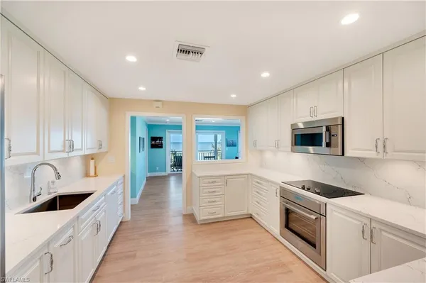 $18,000 | 1065 Gulf Shore Boulevard North, Unit 201, Naples, FL 34102