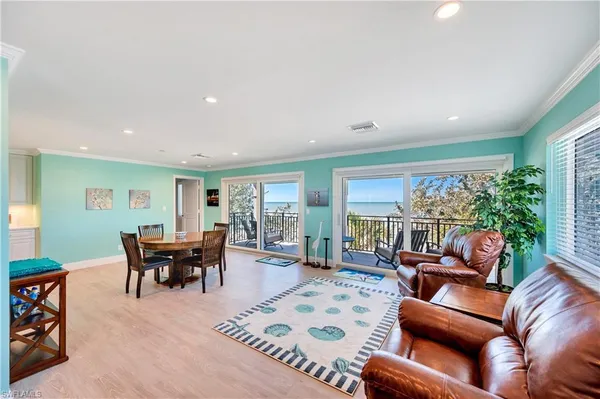 $18,000 | 1065 Gulf Shore Boulevard North, Unit 201, Naples, FL 34102