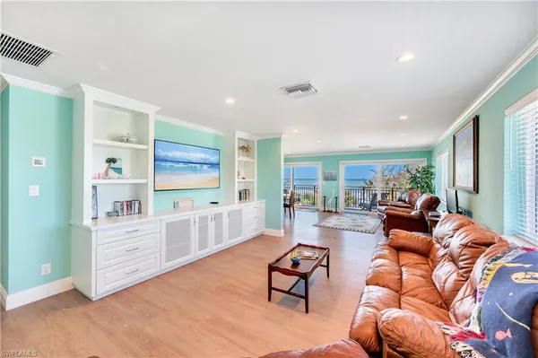 $18,000 | 1065 Gulf Shore Boulevard North, Unit 201, Naples, FL 34102