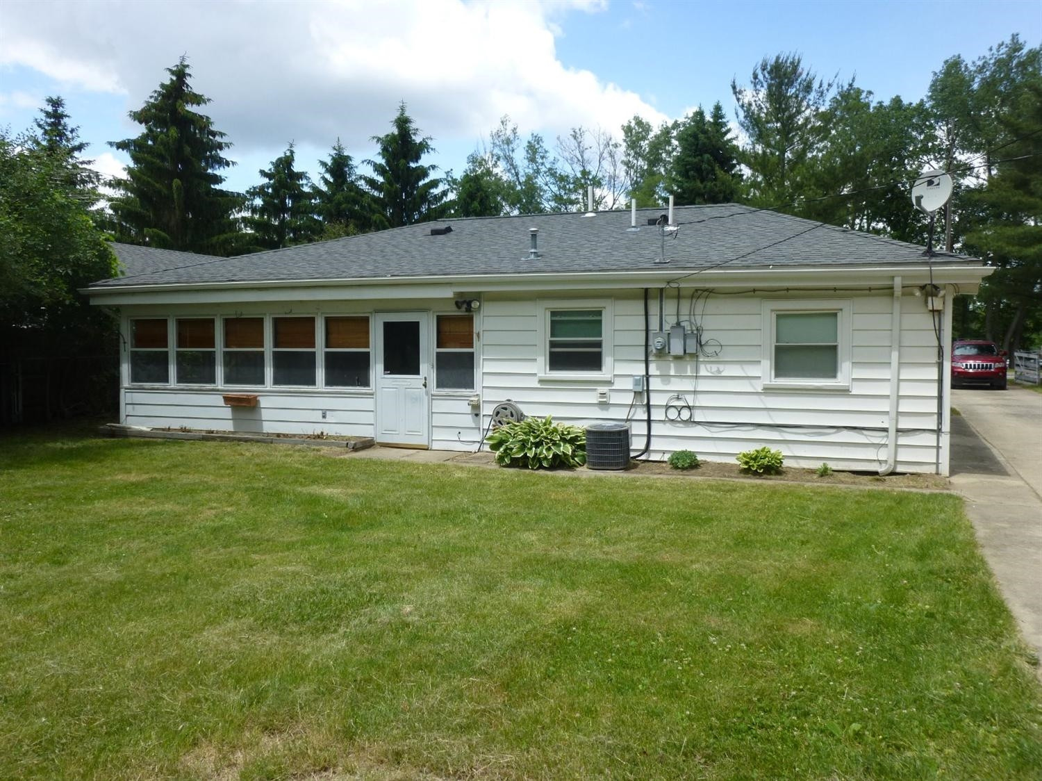 10810 Textile Road Belleville, MI 48111 - Photo 2 of 10 Photo 2
