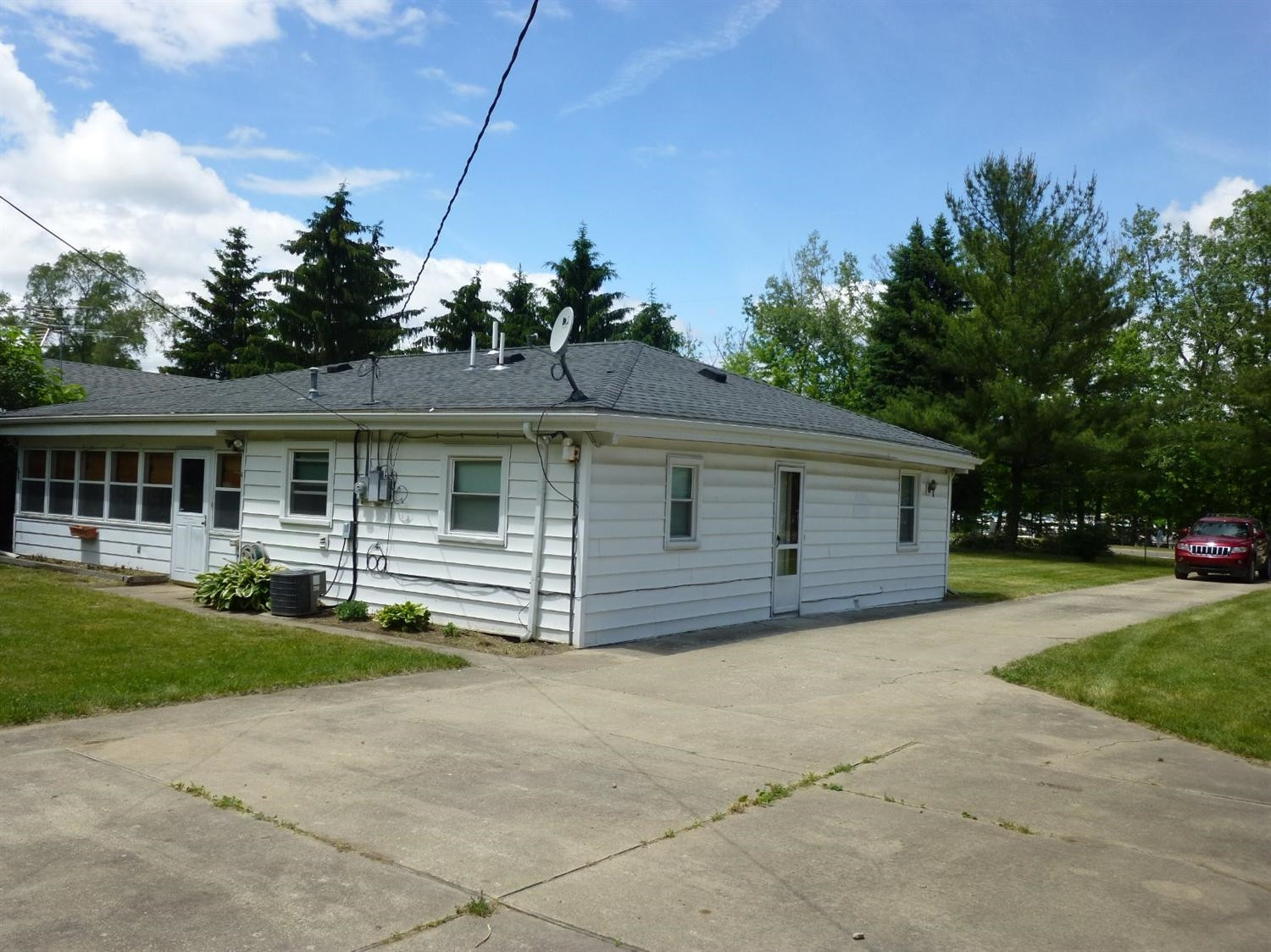 10810 Textile Road Belleville, MI 48111 - Photo 3 of 10 Photo 3