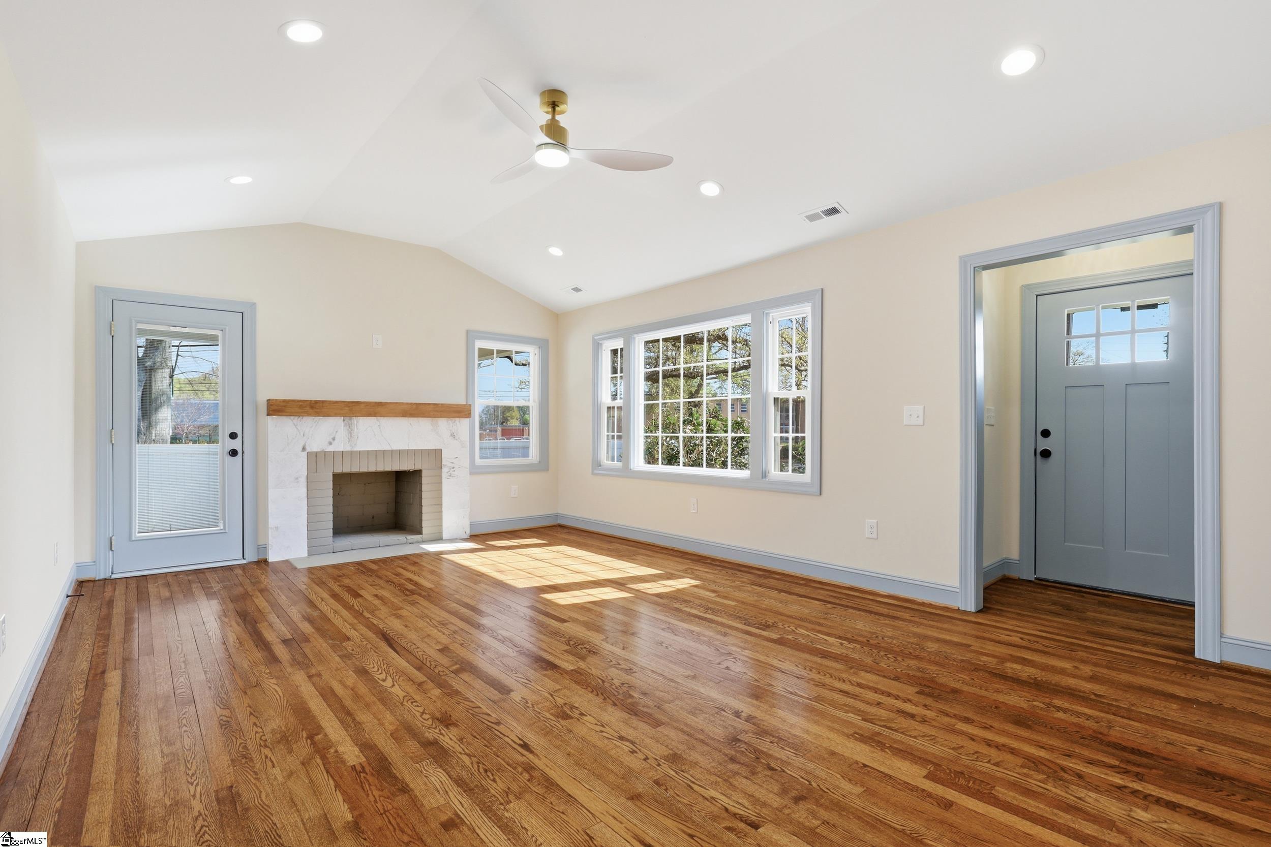 4 Wembley Road Greenville, SC 29607 - Photo 8 of 41 Gallery Image 8