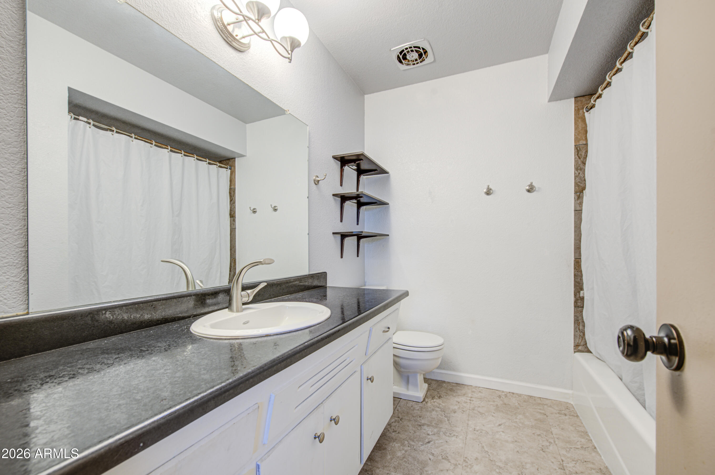 3501 West Royal Palm Road Phoenix, AZ 85051 - Photo 25 of 36 Bathroom 2-pic 1