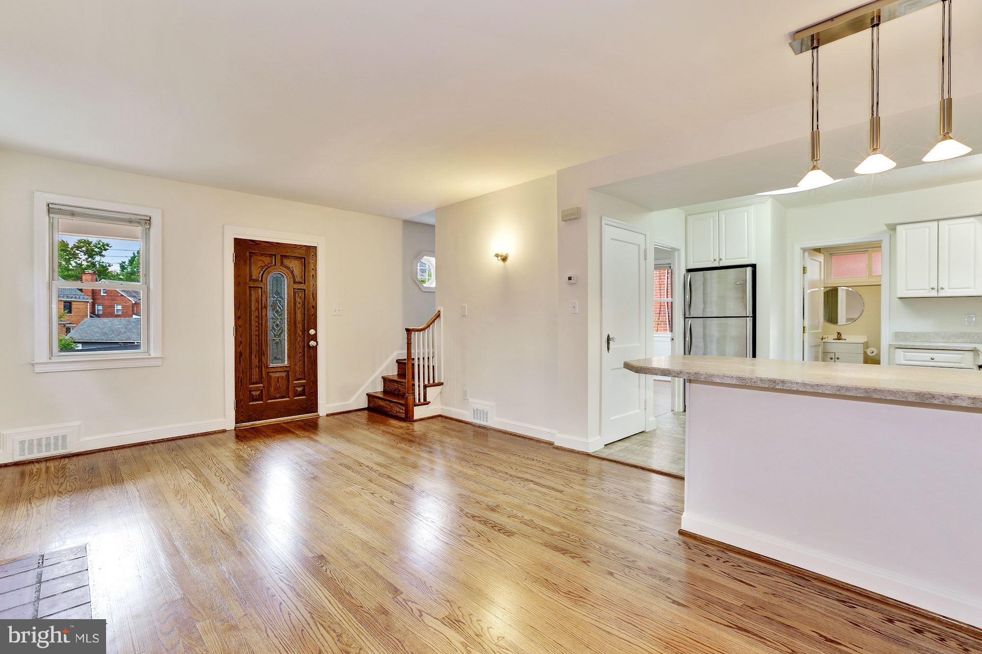 4425 River Road Northwest Washington, DC 20016 - Photo 2 of 23 Living Room