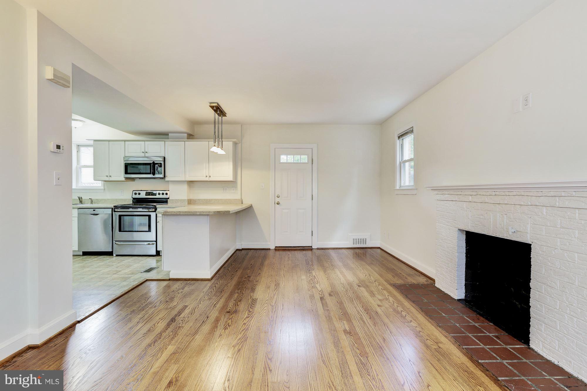 4425 River Road Northwest Washington, DC 20016 - Photo 4 of 23 Living Room/Dining Area