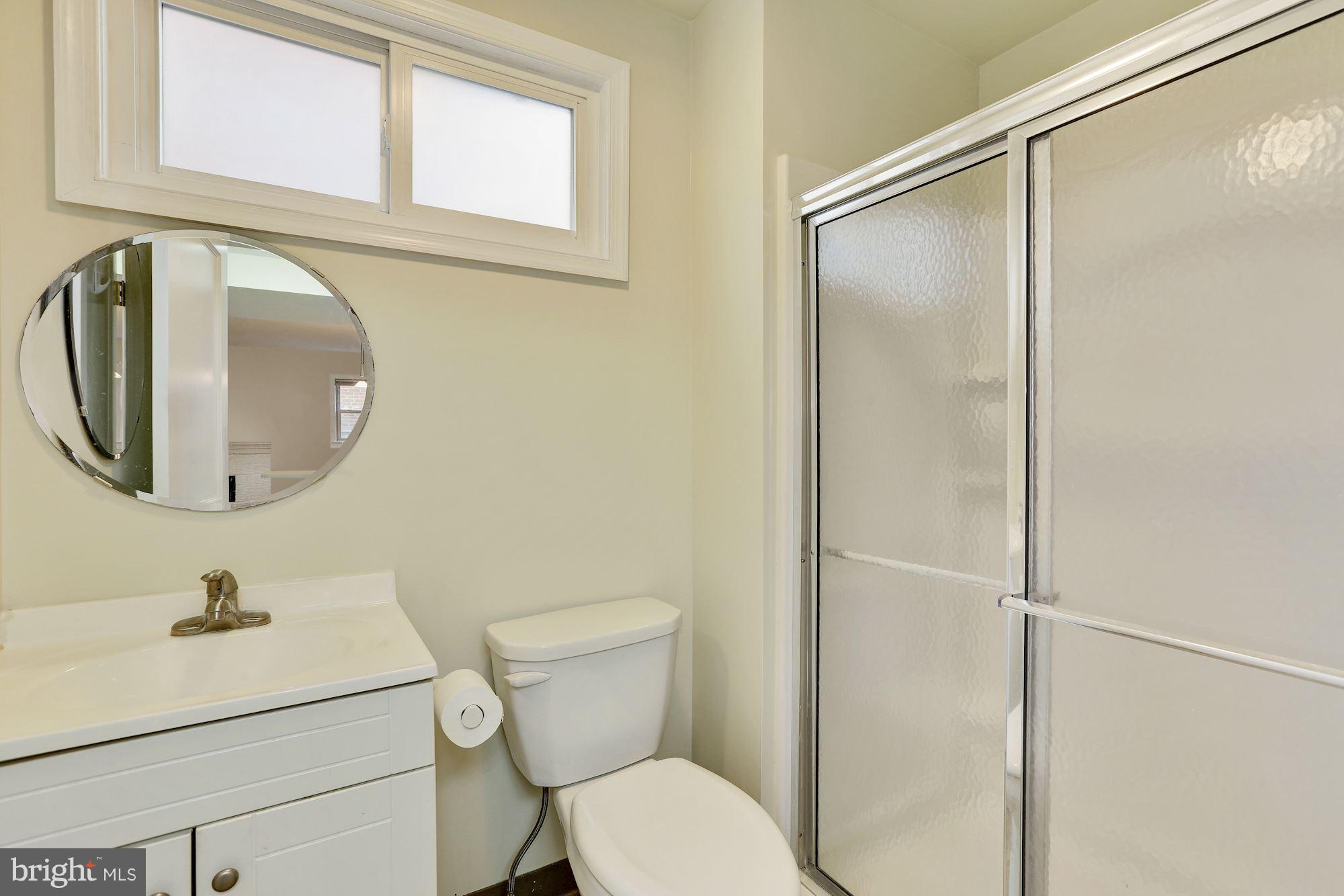 4425 River Road Northwest Washington, DC 20016 - Photo 8 of 23 Main Level Bath