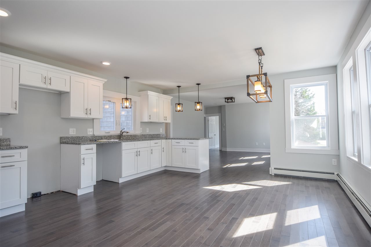 72 Lawrence Road Salem, NH 03079 - Photo 2 of 39
