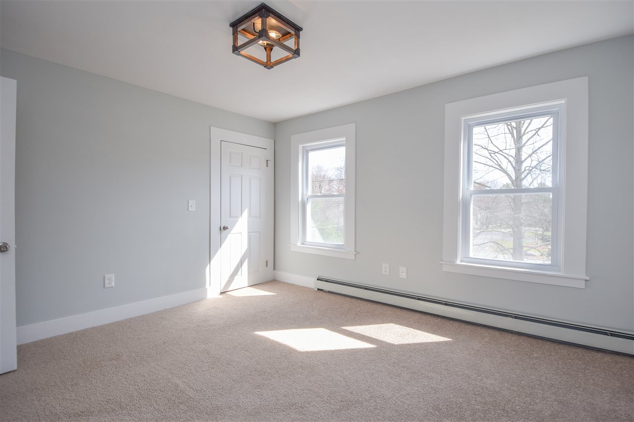 72 Lawrence Road Salem, NH 03079 - Photo 24 of 39