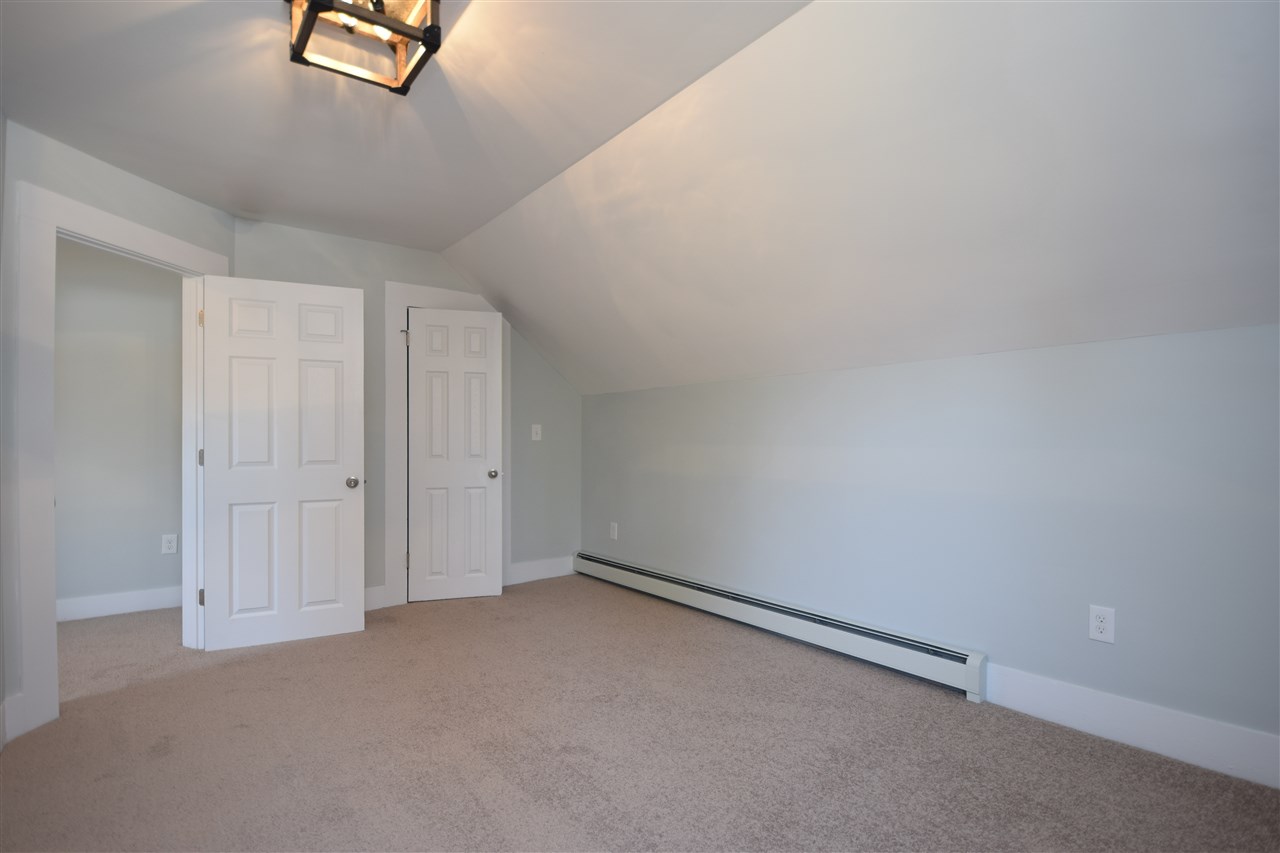 72 Lawrence Road Salem, NH 03079 - Photo 27 of 39