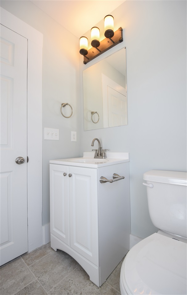 72 Lawrence Road Salem, NH 03079 - Photo 28 of 39