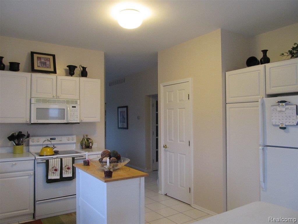 24308 Woodham Road Novi, MI 48374 - Photo 8 of 20 Kitchen