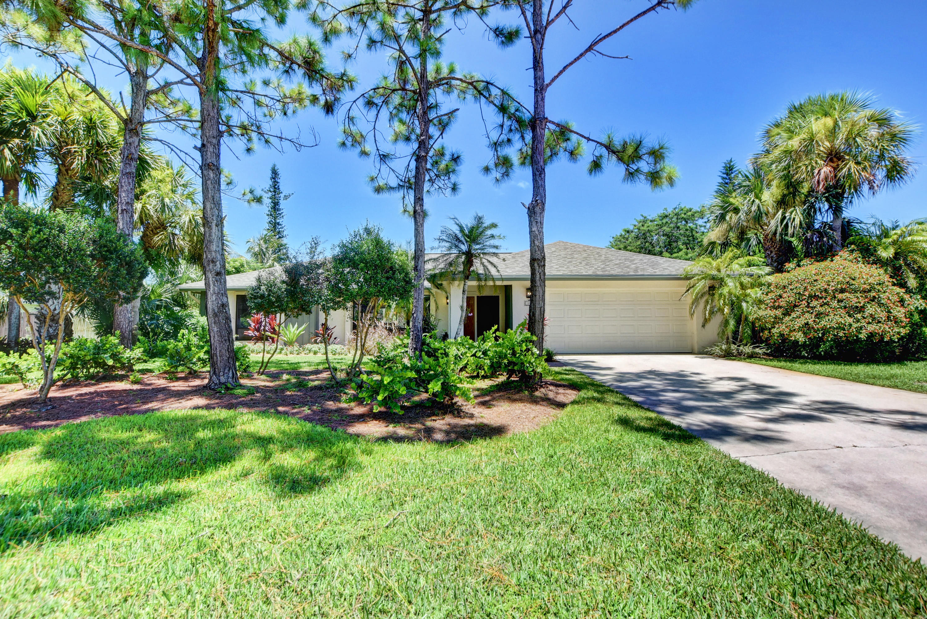 151 Old Country Road South Wellington, FL 33414 - Photo 17 of 51 DSC_3825_6_7_8_9