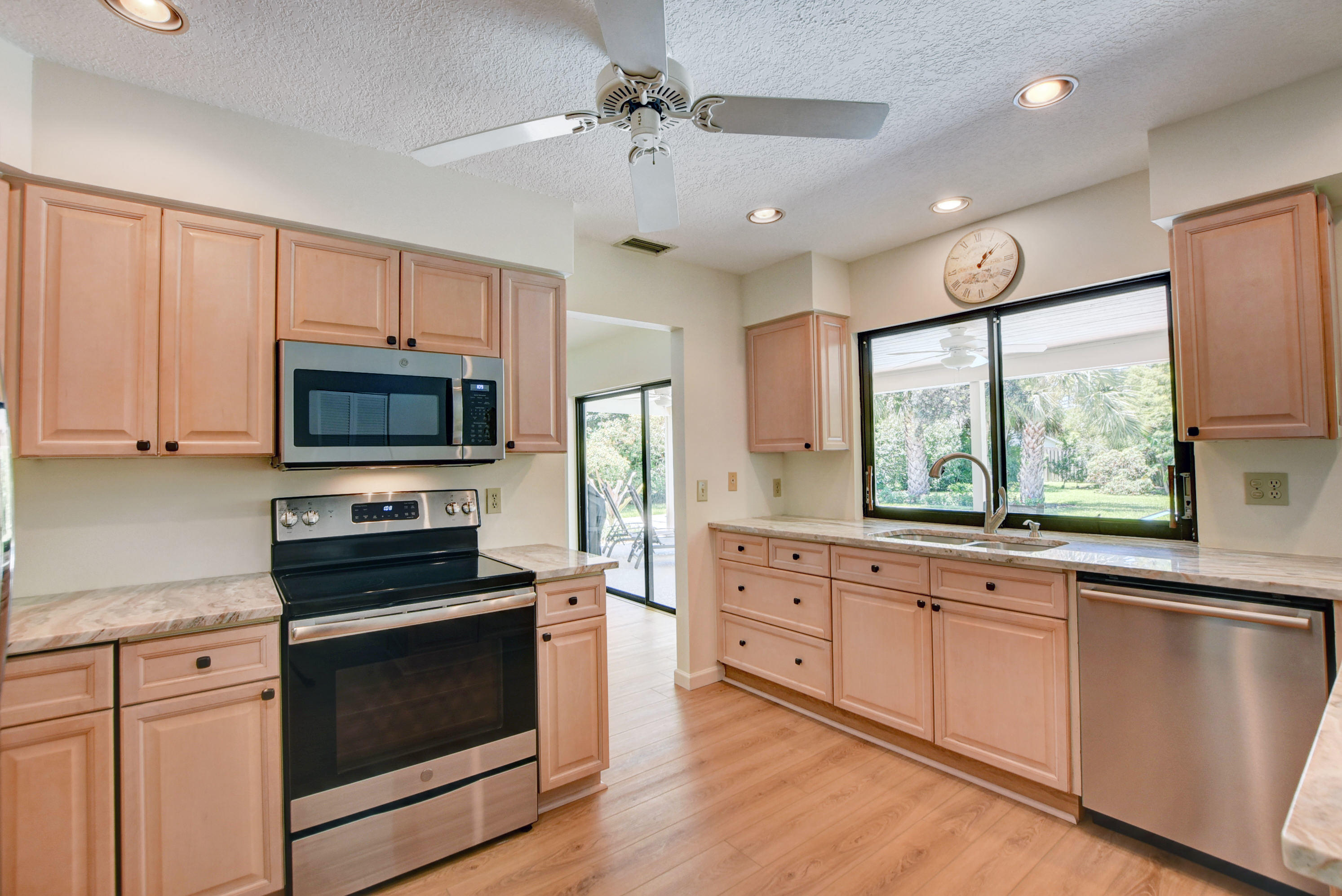151 Old Country Road South Wellington, FL 33414 - Photo 6 of 51 DSC_3900_1_2_3_4